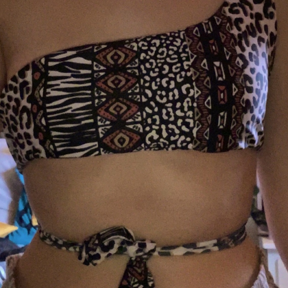 Brand Romwe, Size M. Runs big